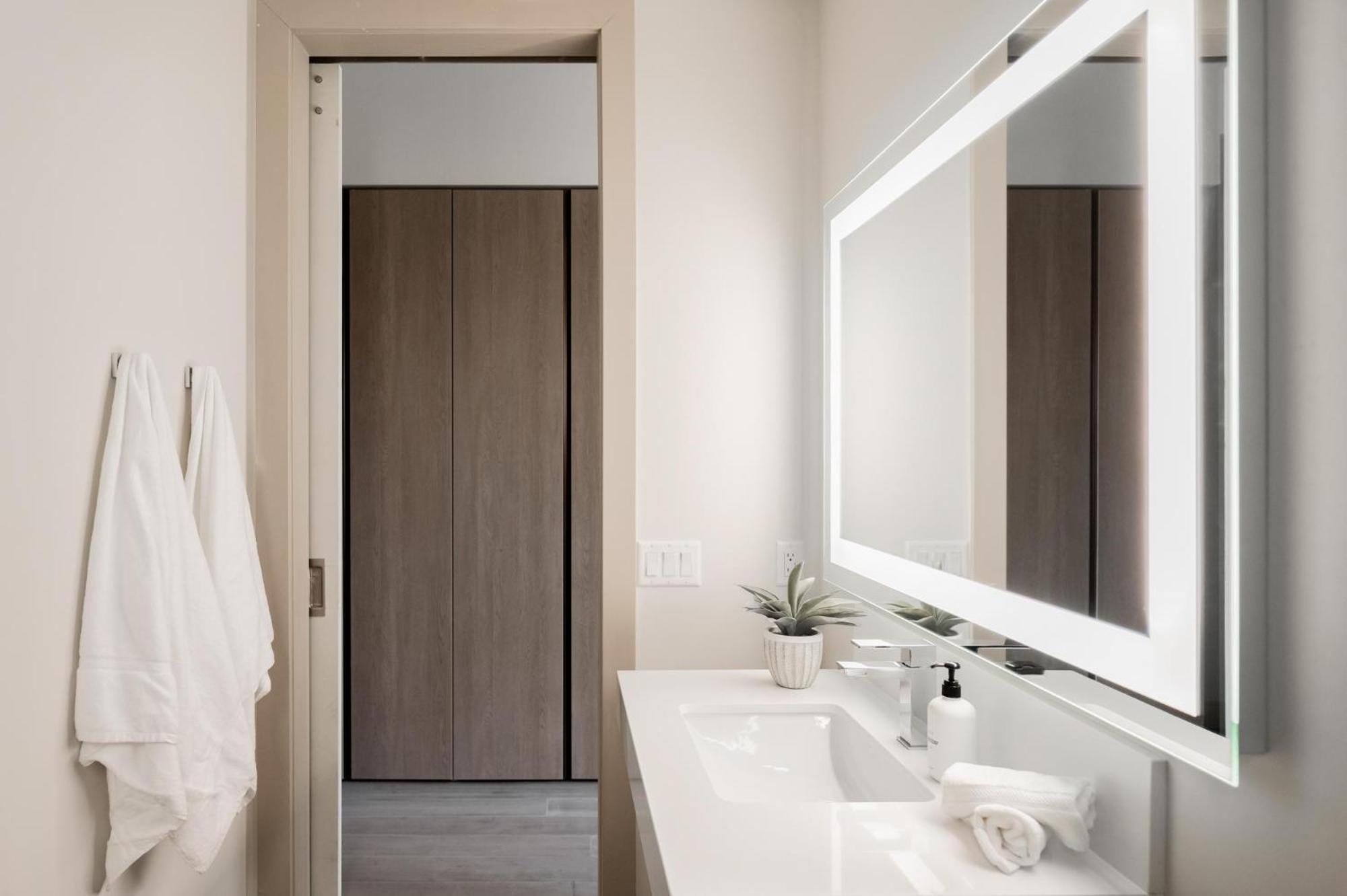 Brand New Condo - Walk To Empower Stadium - Tesoro DEN Екстериор снимка